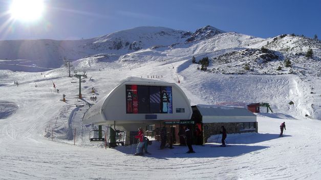 Valdezcaray-comenzara-temporada-kilometros-esquiables_TINIMA20131128_0840_5